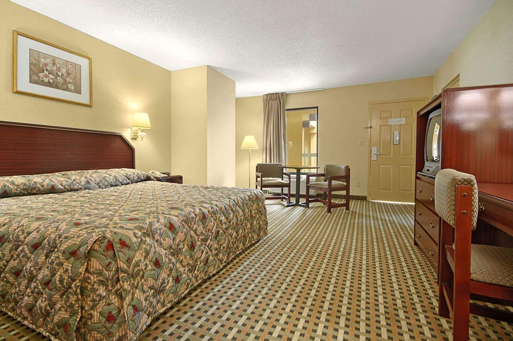 Super 8 By Wyndham Mobile/Tillmans Corner Exterior photo