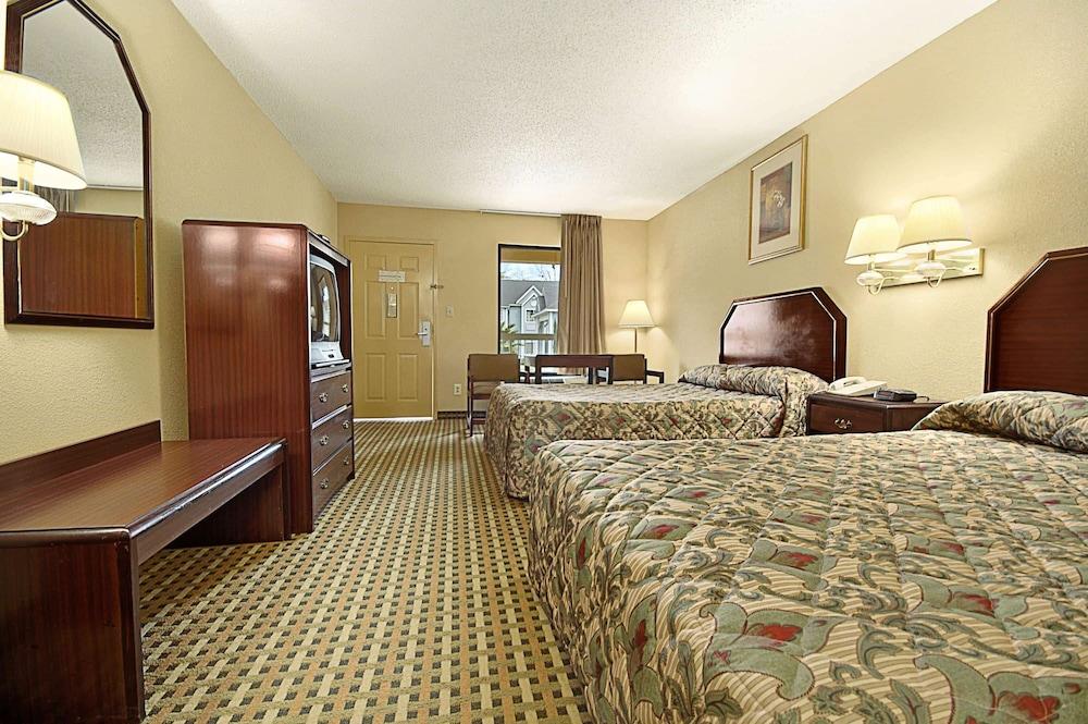 Super 8 By Wyndham Mobile/Tillmans Corner Exterior photo