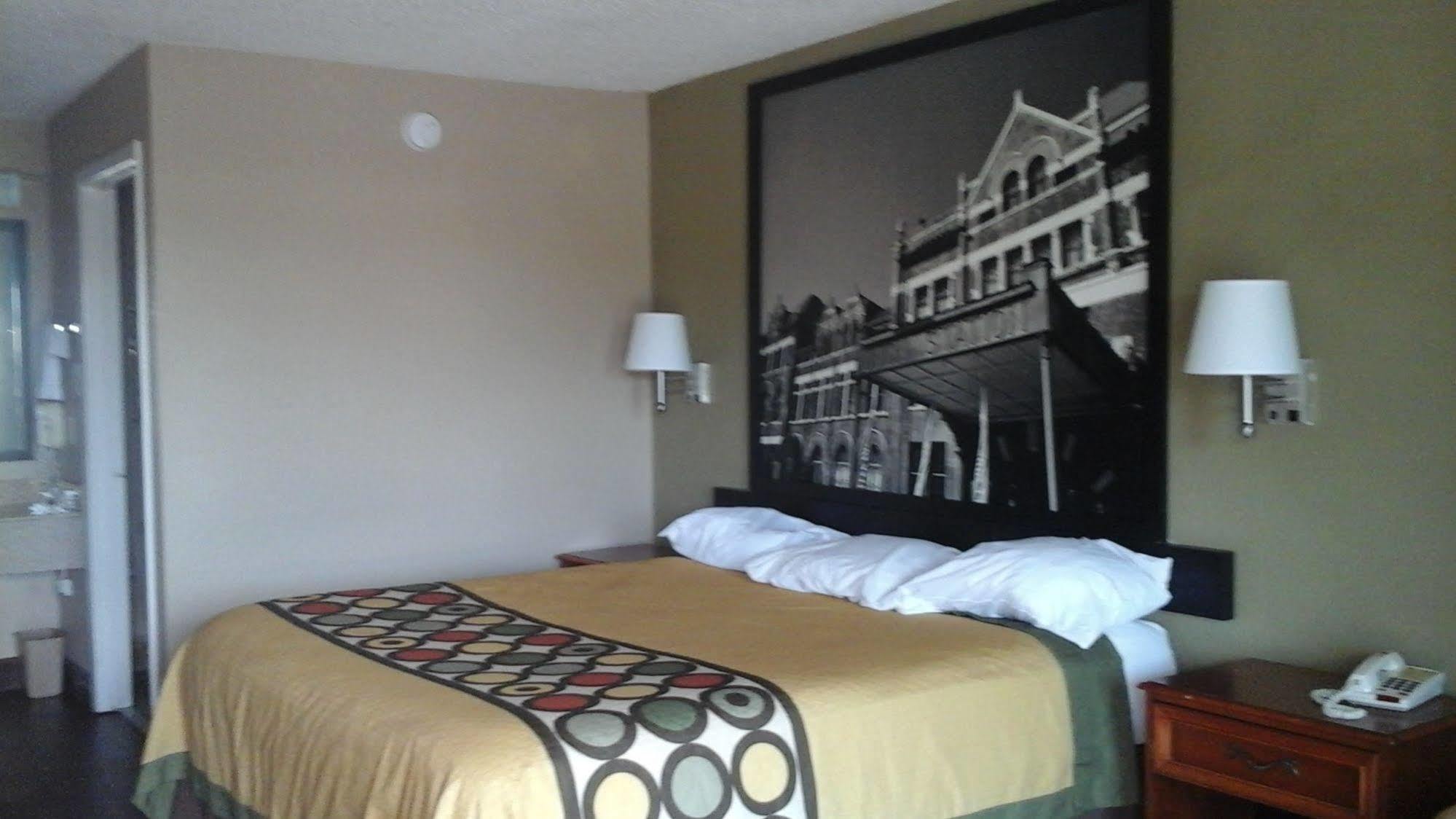 Super 8 By Wyndham Mobile/Tillmans Corner Exterior photo